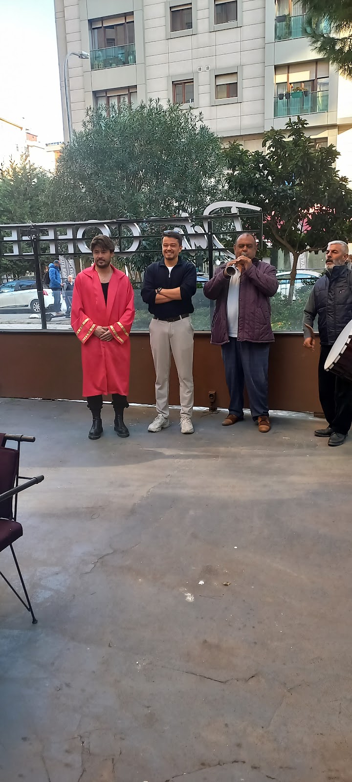 WhatsApp ile iletişim