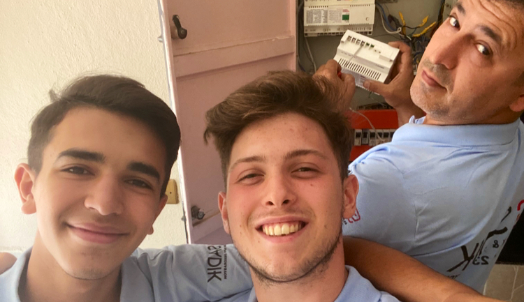 WhatsApp ile iletişim