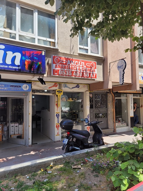 WhatsApp ile iletişim